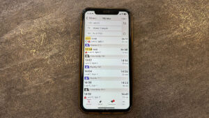 Mobiltelefon som visar Skånetrafikens app.